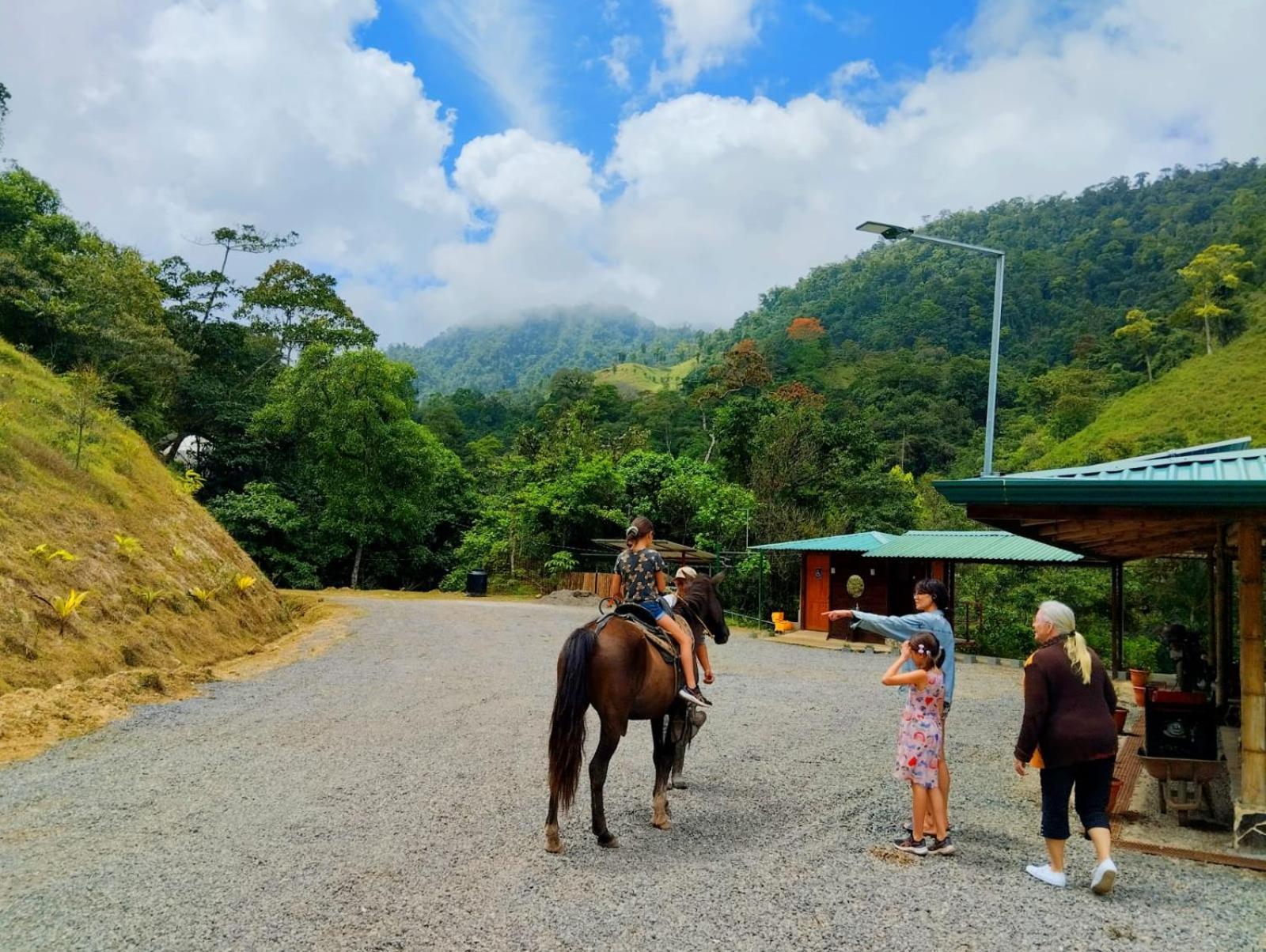 Hotel Rivel - Restaurant & Nature Retreat Turrialba Exteriör bild